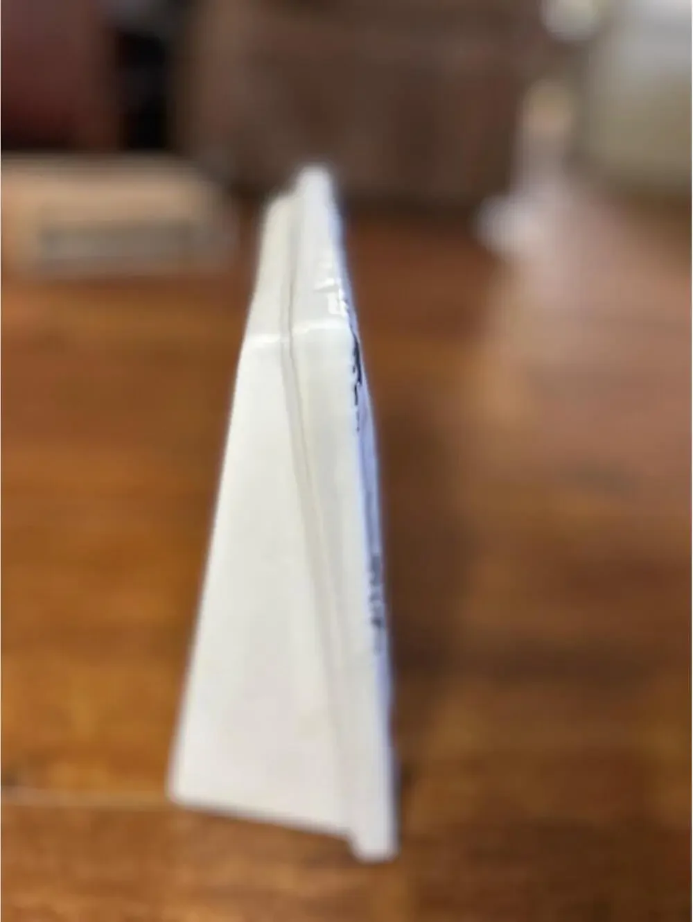 White Ceramic Heart-Shaped Photo Frame with Decorative Embossing